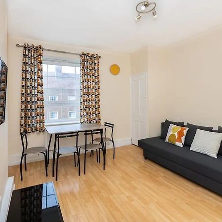 Tranquil 1Br In South Bank With Onsite Parking Appartement Londen Buitenkant foto