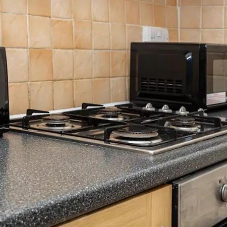 Tranquil 1Br In South Bank With Onsite Parking Appartement Londen Buitenkant foto