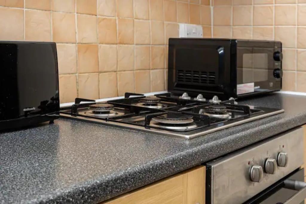 Tranquil 1Br In South Bank With Onsite Parking Appartement Londen Buitenkant foto