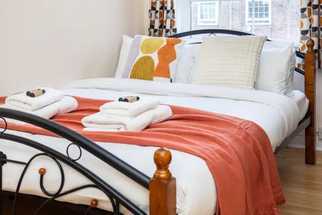 Tranquil 1Br In South Bank With Onsite Parking Appartement Londen Buitenkant foto