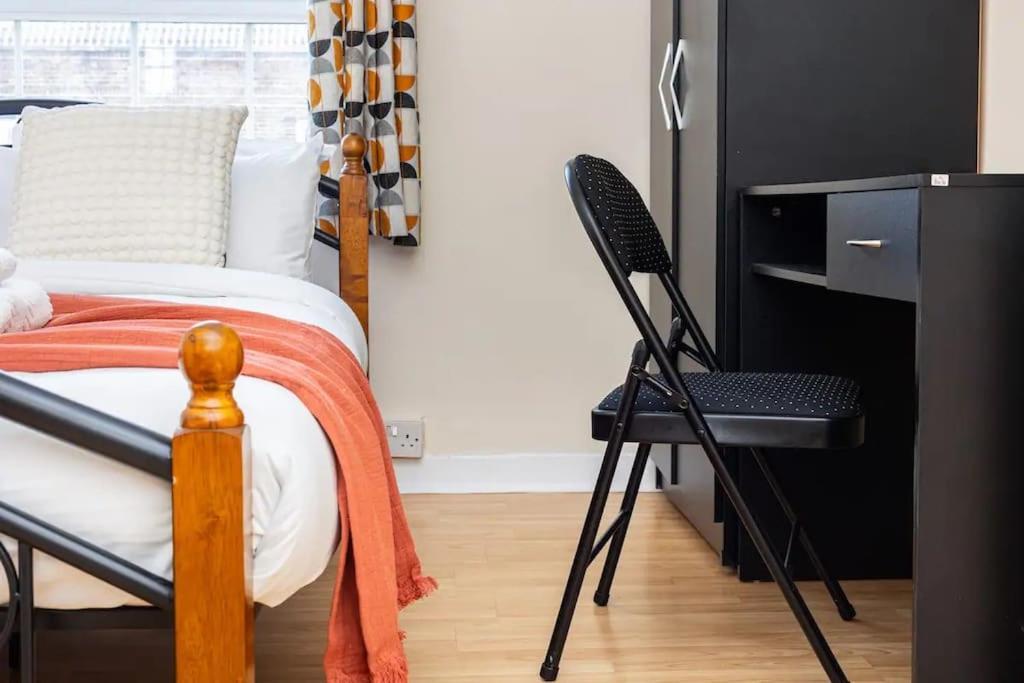 Tranquil 1Br In South Bank With Onsite Parking Appartement Londen Buitenkant foto