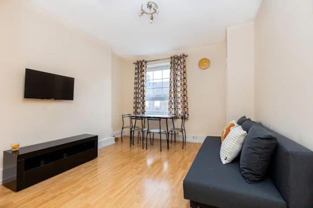 Tranquil 1Br In South Bank With Onsite Parking Appartement Londen Buitenkant foto