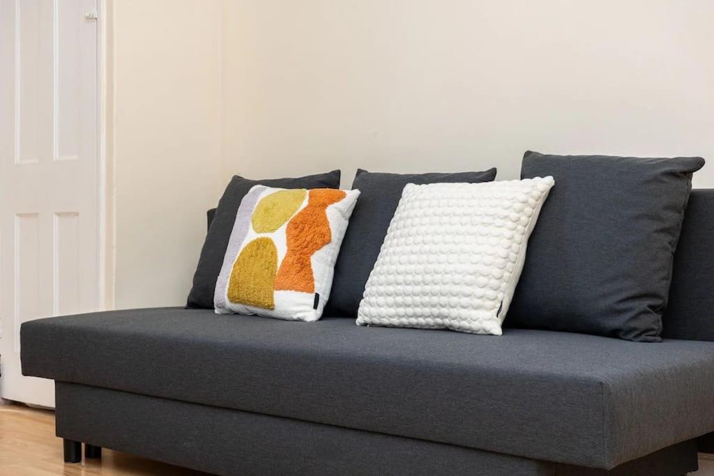 Tranquil 1Br In South Bank With Onsite Parking Appartement Londen Buitenkant foto