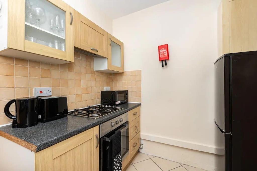 Tranquil 1Br In South Bank With Onsite Parking Appartement Londen Buitenkant foto