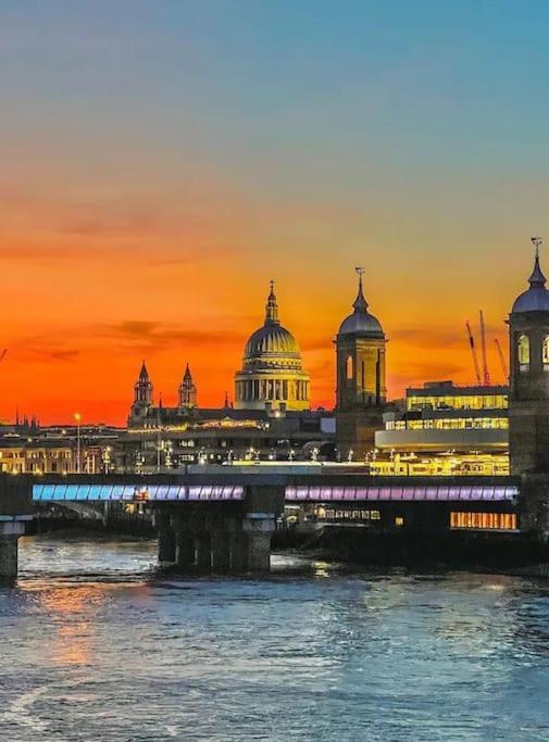 Tranquil 1Br In South Bank With Onsite Parking Appartement Londen Buitenkant foto