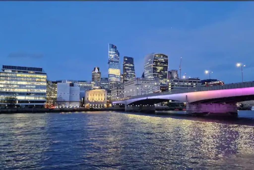 Tranquil 1Br In South Bank With Onsite Parking Appartement Londen Buitenkant foto